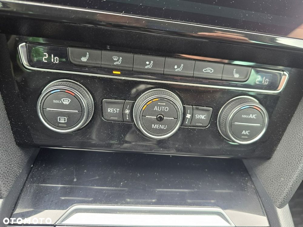 Volkswagen Passat - 21