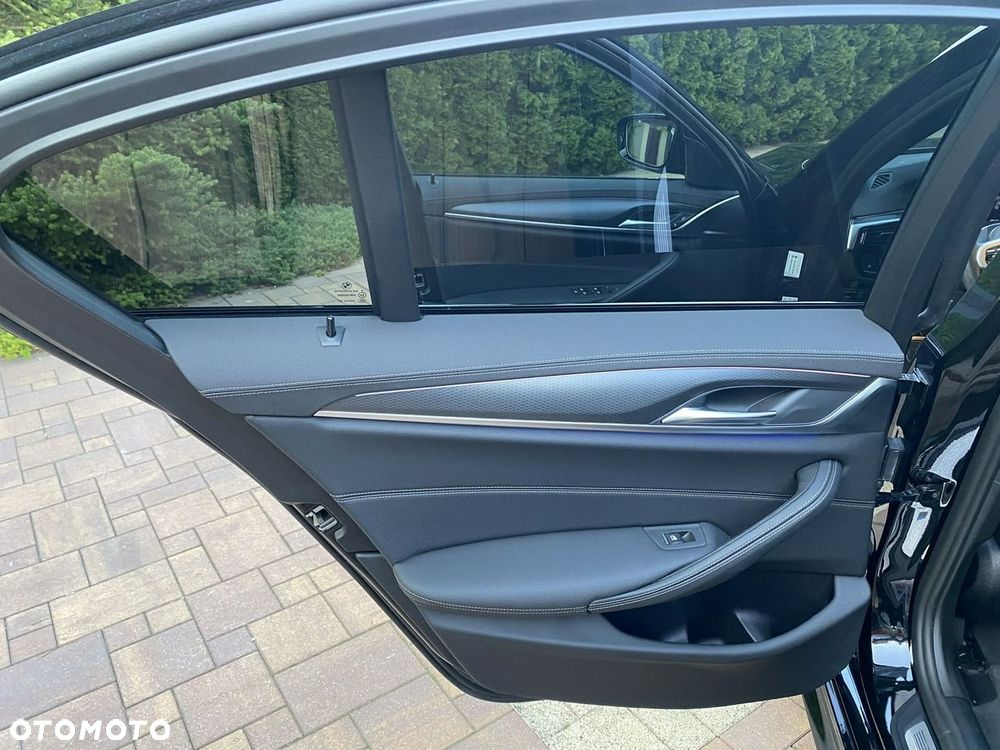 BMW Seria 5 530i GPF xDrive Sport - 29