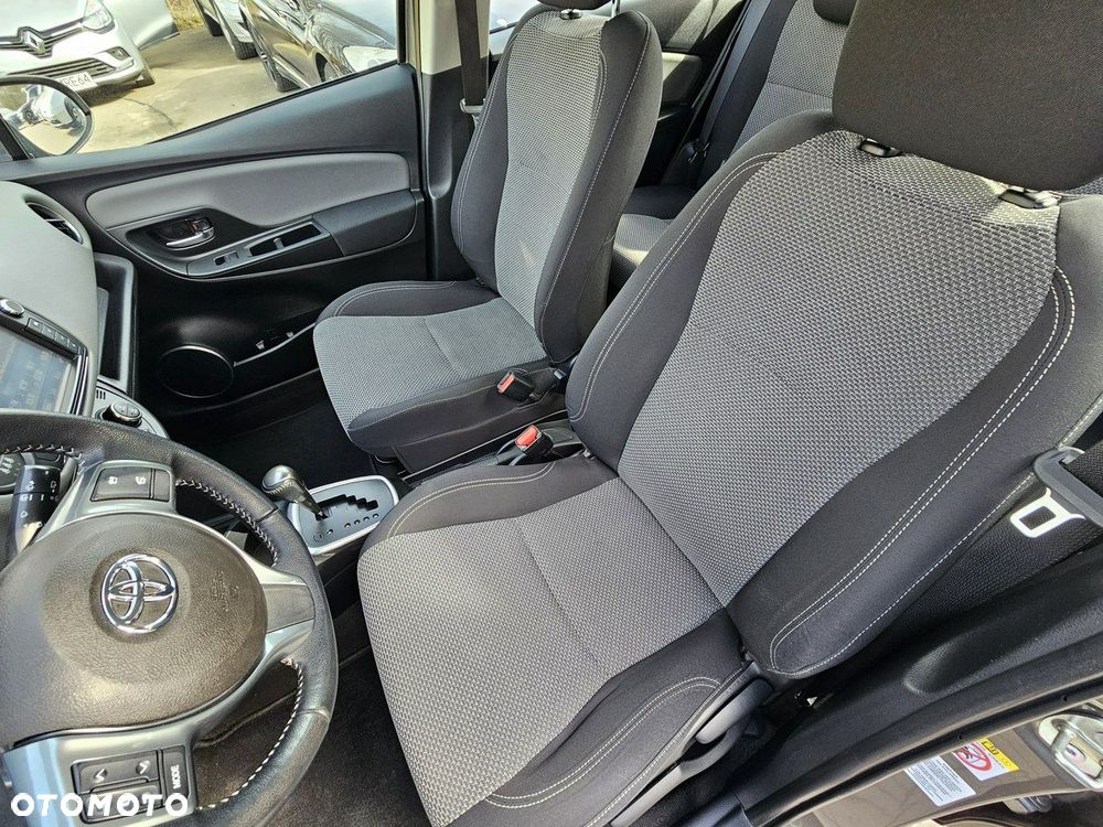 Toyota Yaris Hybrid 100 Business Edition - 34
