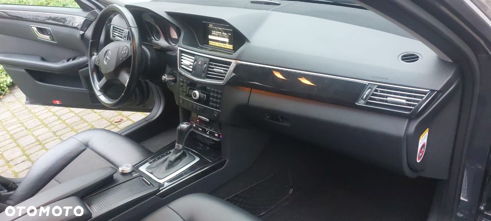 Mercedes-Benz Klasa E - 23