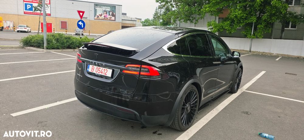 Tesla Model X - 7