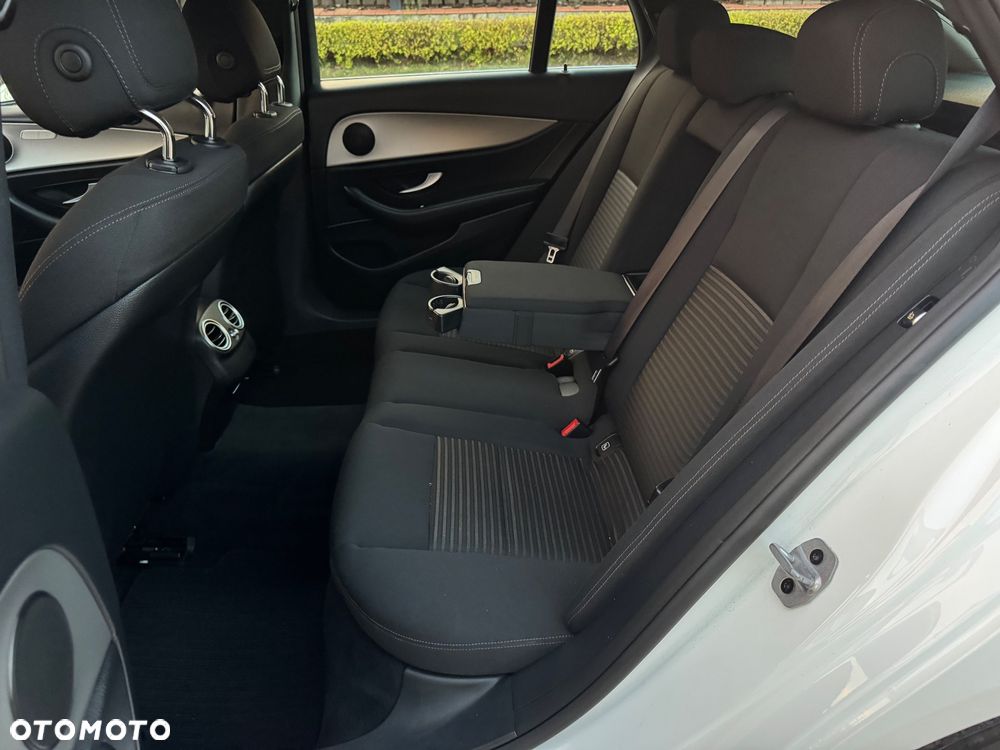 Mercedes-Benz Klasa E 220 d 4Matic 9G-TRONIC Sportstyle Edition - 20