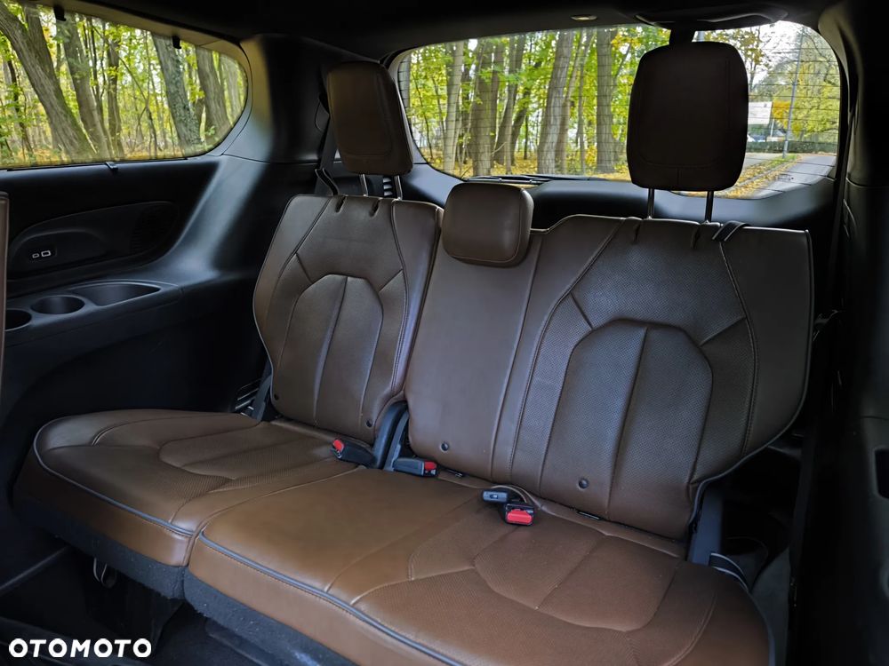 Chrysler Pacifica - 16