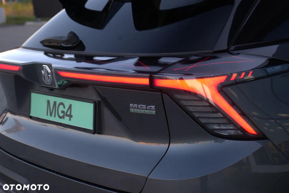 MG 4 Luxury 49 kWh - 10
