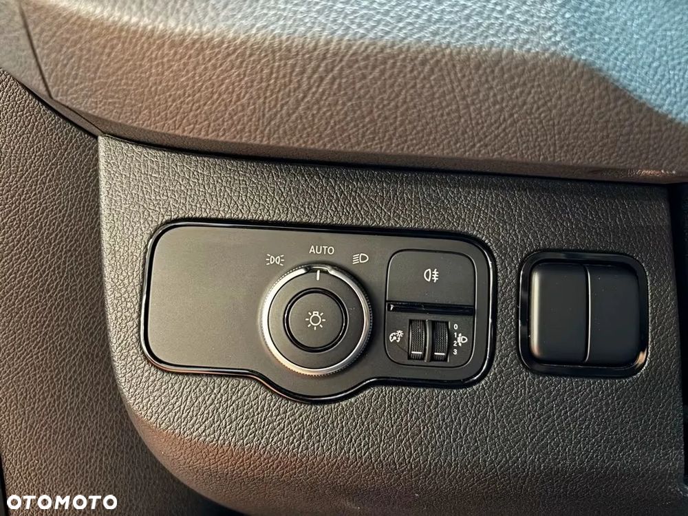 Mercedes-Benz Sprinter - 13