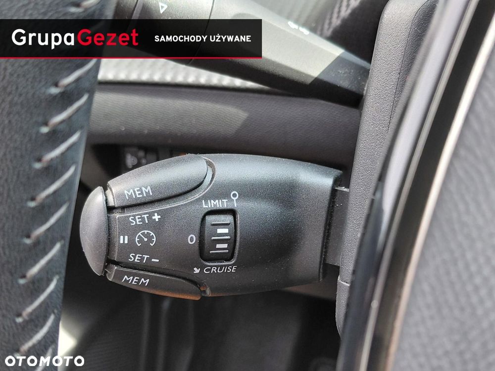 Peugeot 208 - 17