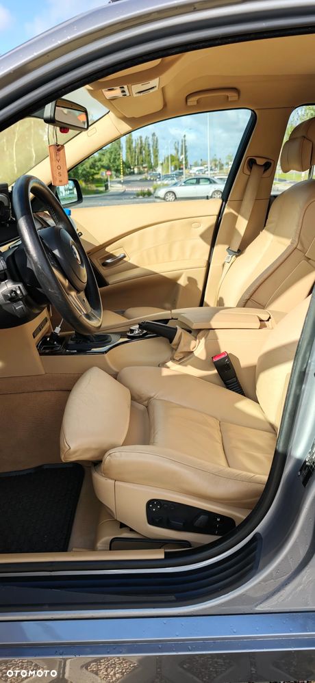 BMW Seria 5 545i - 6