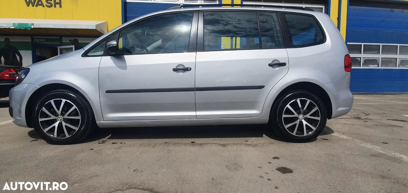 Volkswagen Touran 1.6 TDI Comfortline - 1