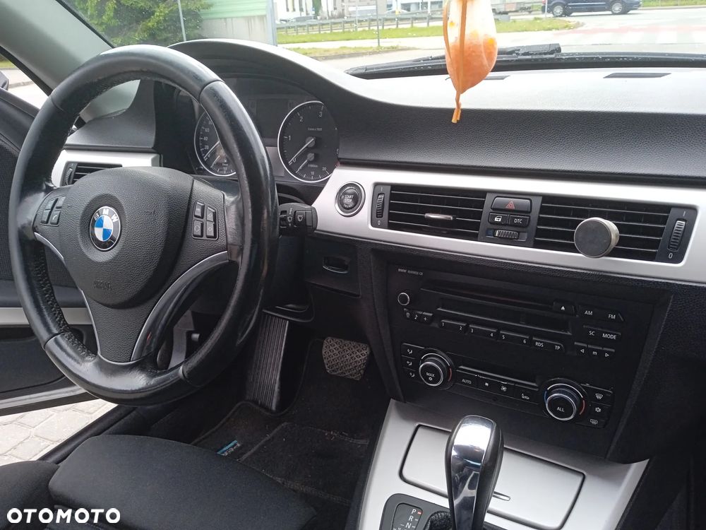 BMW Seria 3 320d DPF Edition Exclusive - 12