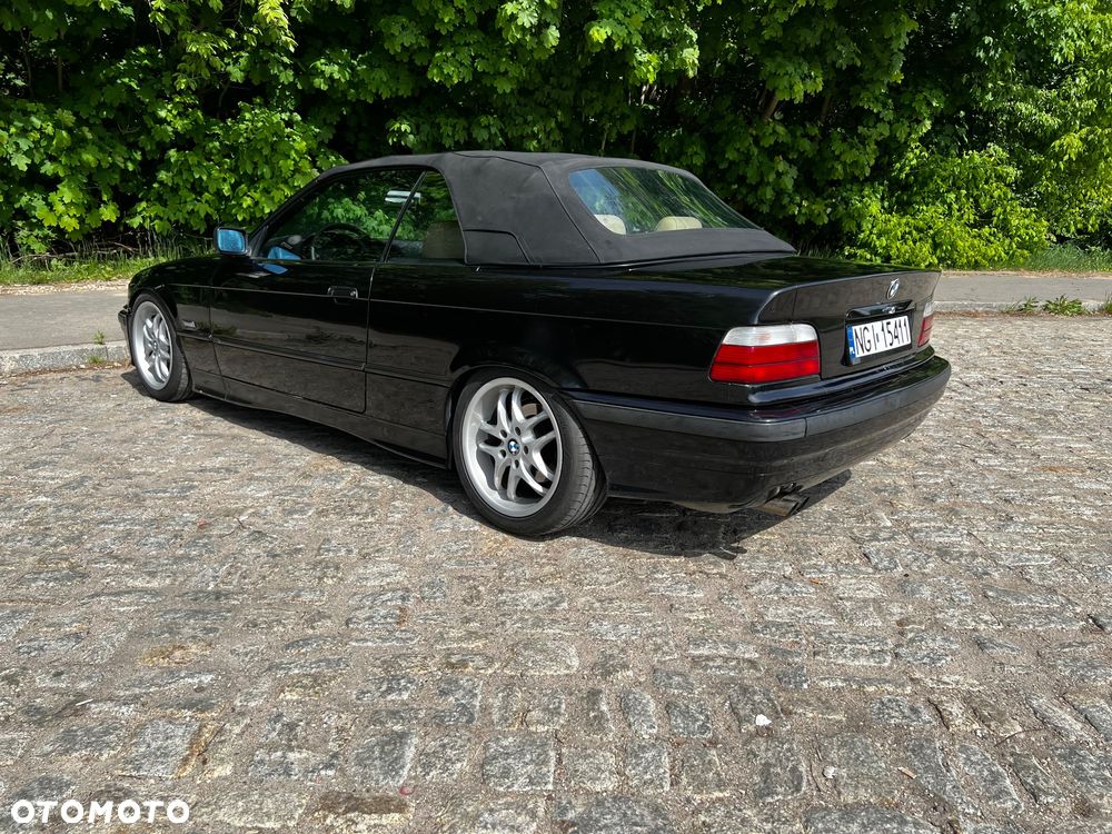 BMW Seria 3 325i - 4