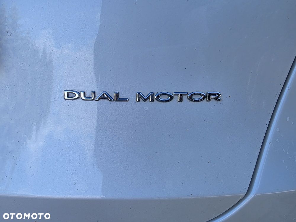 Tesla Model Y Long Range Dual Motor AWD - 15