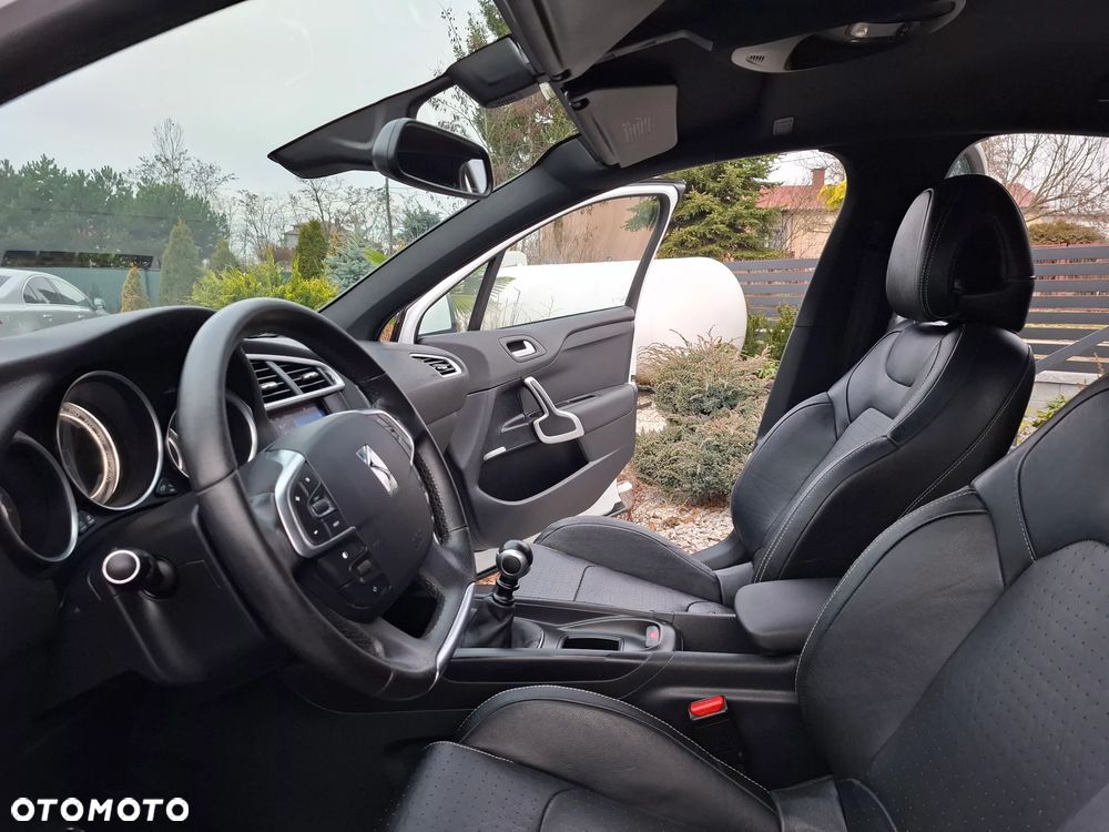 Citroën DS4 HDi 110 SoChic - 24
