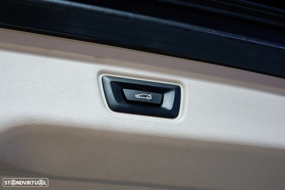 BMW 320 e Touring Aut. Advantage - 31