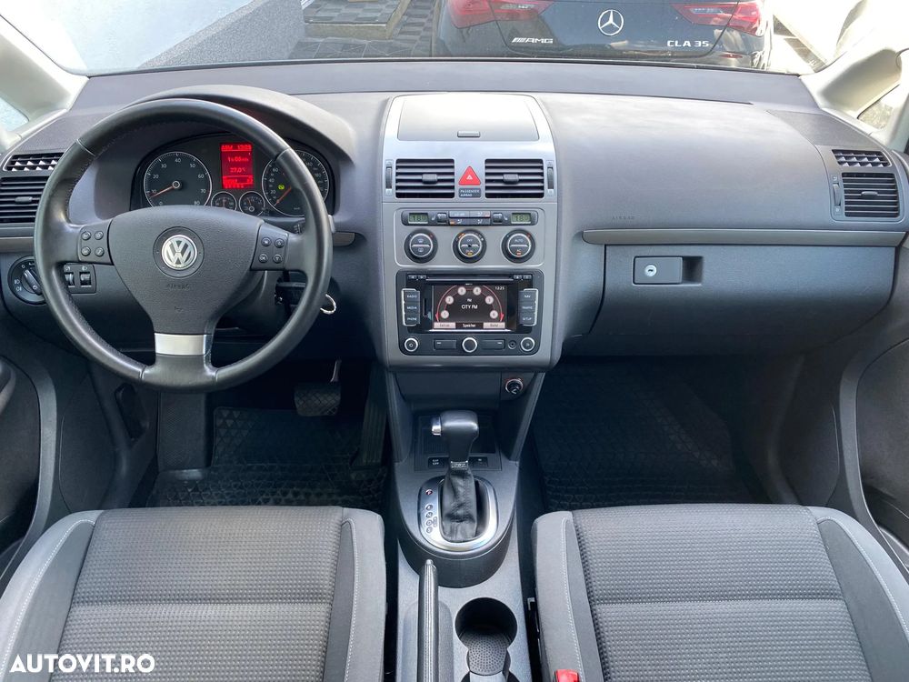Volkswagen Touran - 14