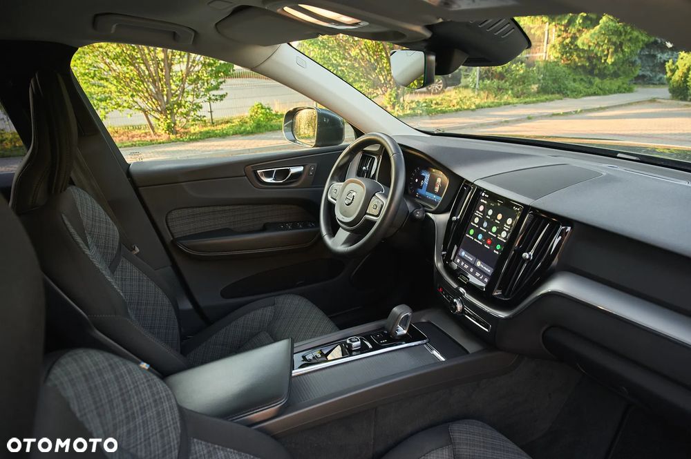 Volvo XC 60 B4 D AWD Momentum Pro - 27