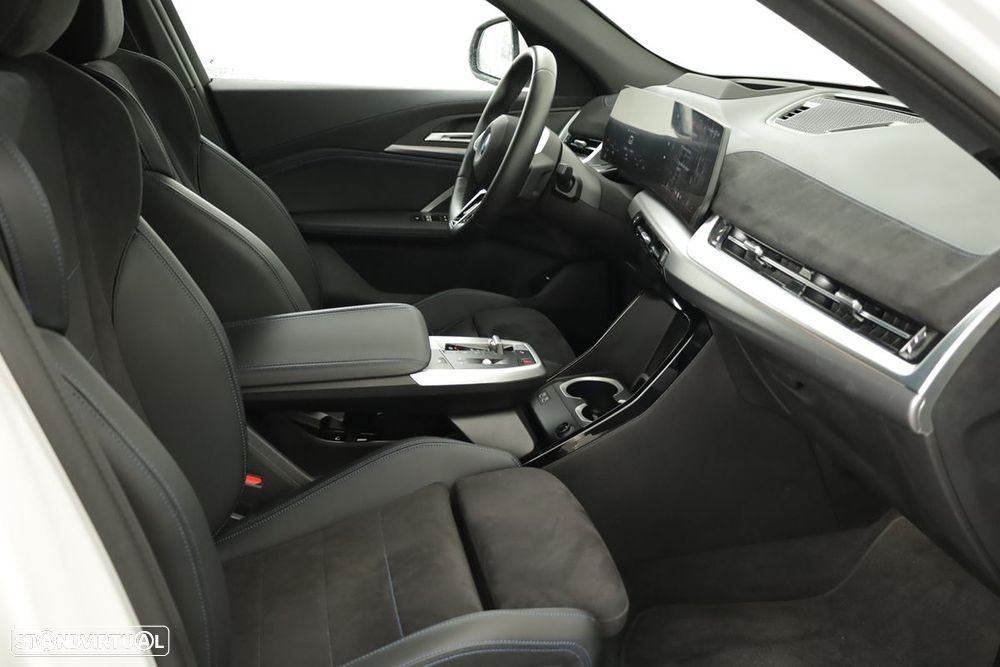 BMW iX2 eDrive20 Pack Desportivo M - 23