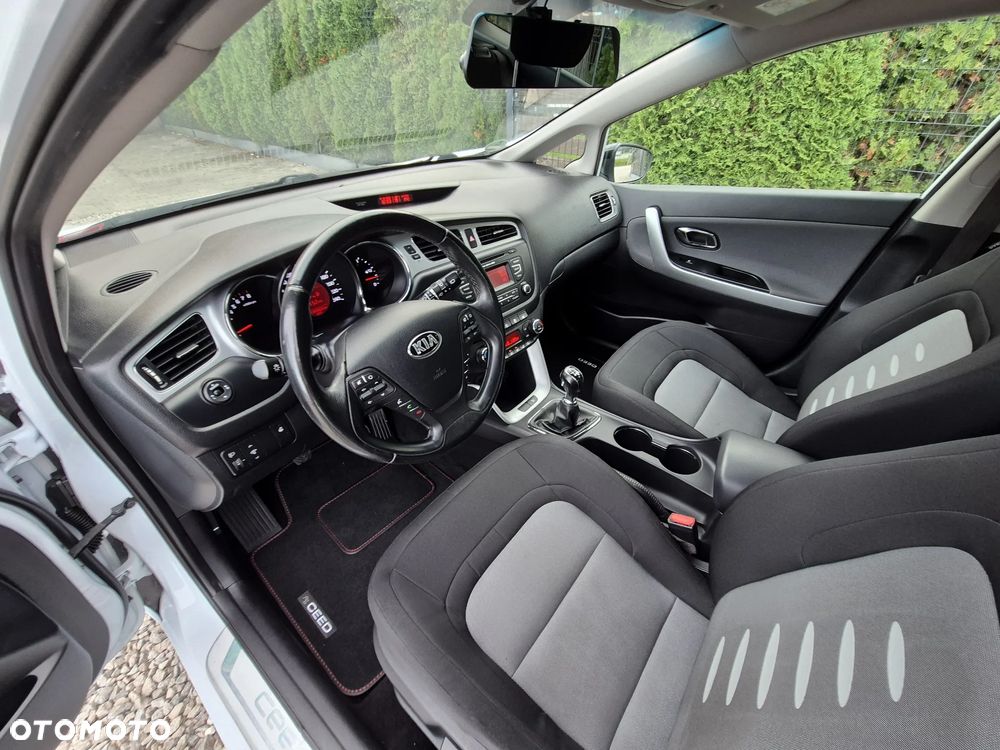 Kia Ceed 1.6 GDI Fifa World Cup Edition - 23