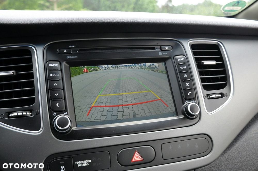 Kia Carens - 32