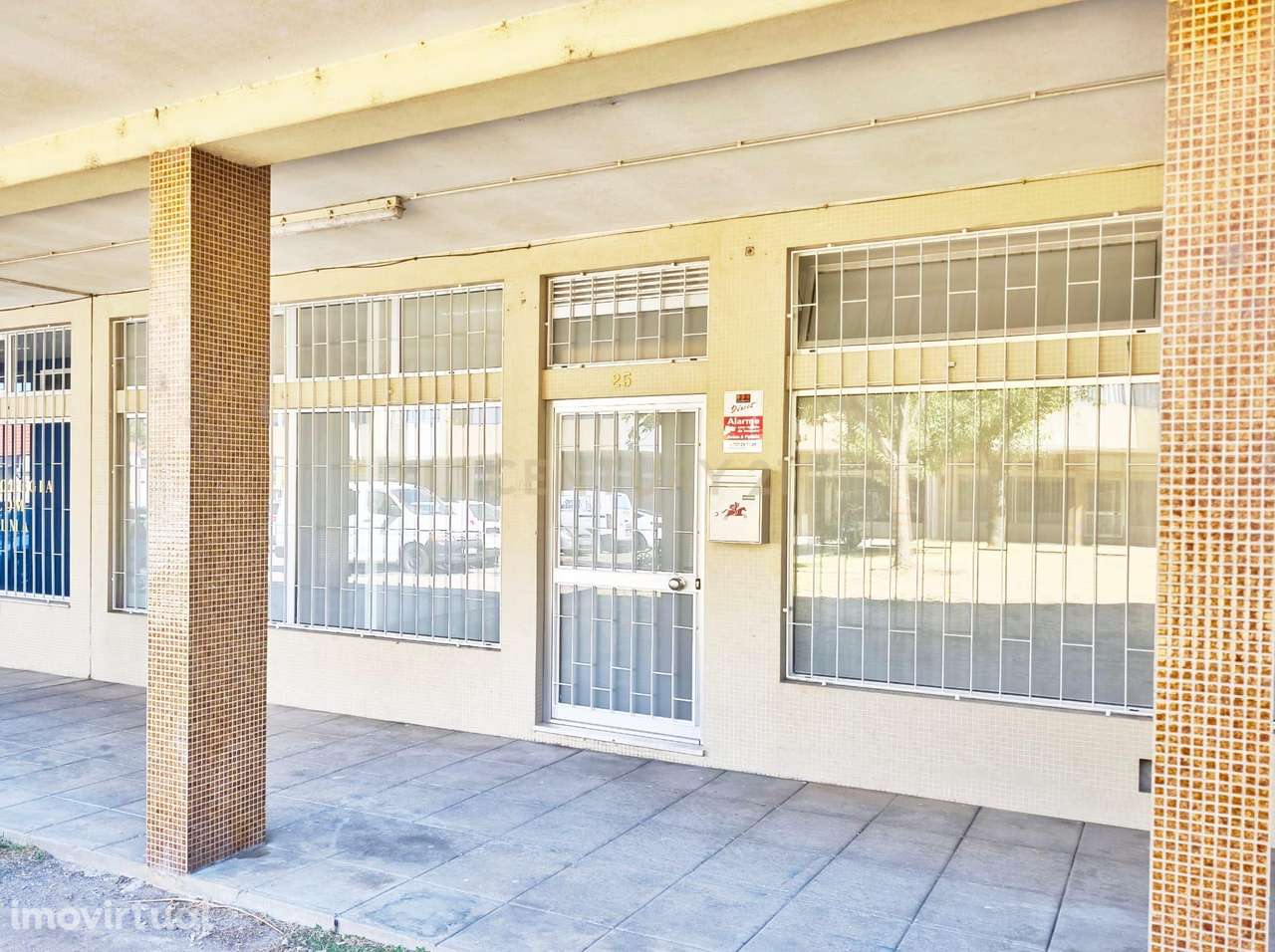 Loja brevemente convertida em apartamento T3 arrendado por 3 anos  - S - Grande imagem: 4/36