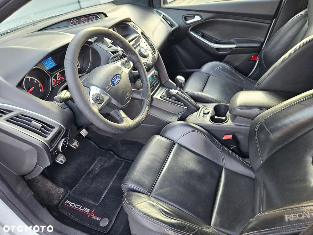 Ford Focus 2.0 EcoBoost ST mit Leder-Sport-Paket - 17