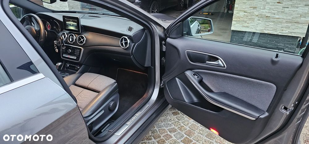 Mercedes-Benz GLA - 11