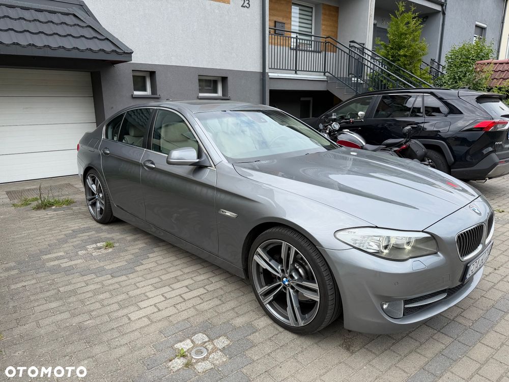 BMW Seria 5 523i - 5