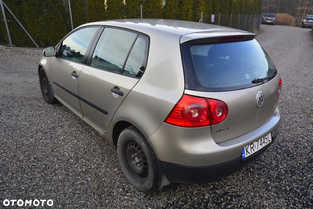 Volkswagen Golf 1.6 FSI Trendline - 5