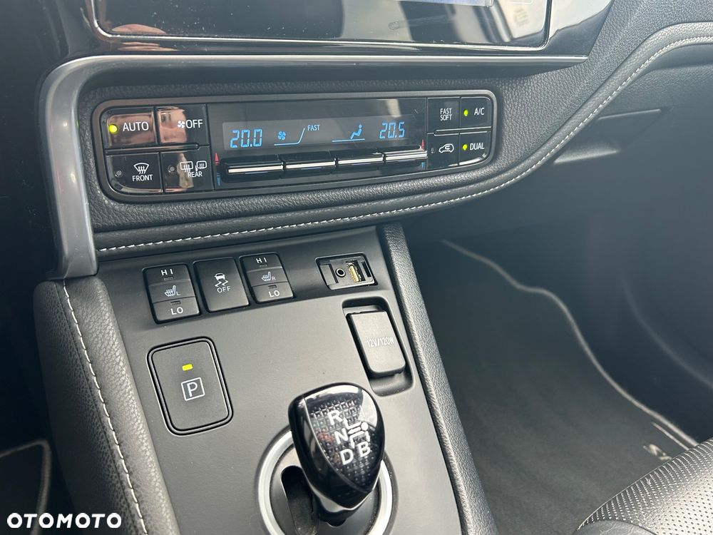Toyota Auris Hybrid 135 Prestige - 11