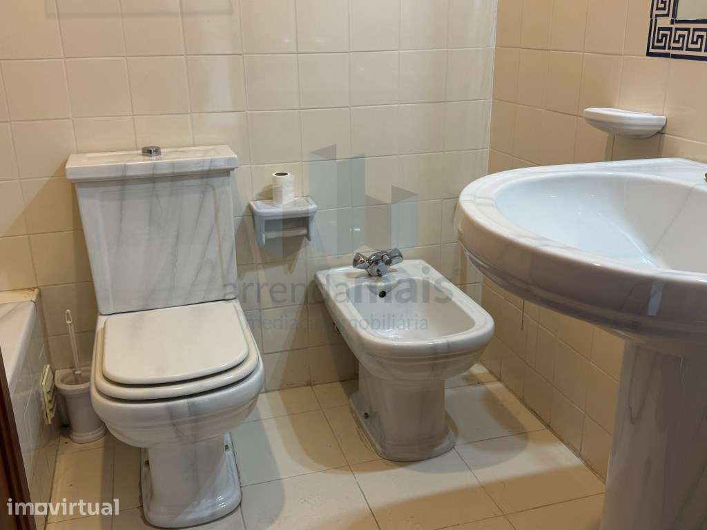 Arrenda.se apartamento T1 com aparcamento em garagem fechada - Grande imagem: 3/9