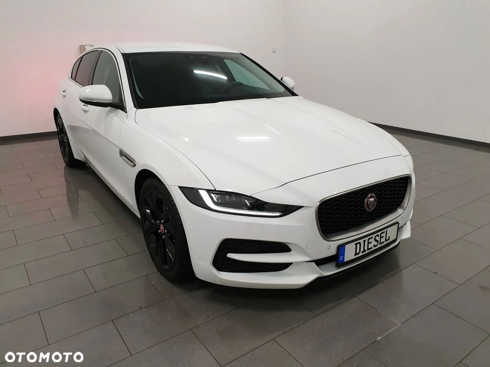 Jaguar XE 2.0 D180 SE - 36