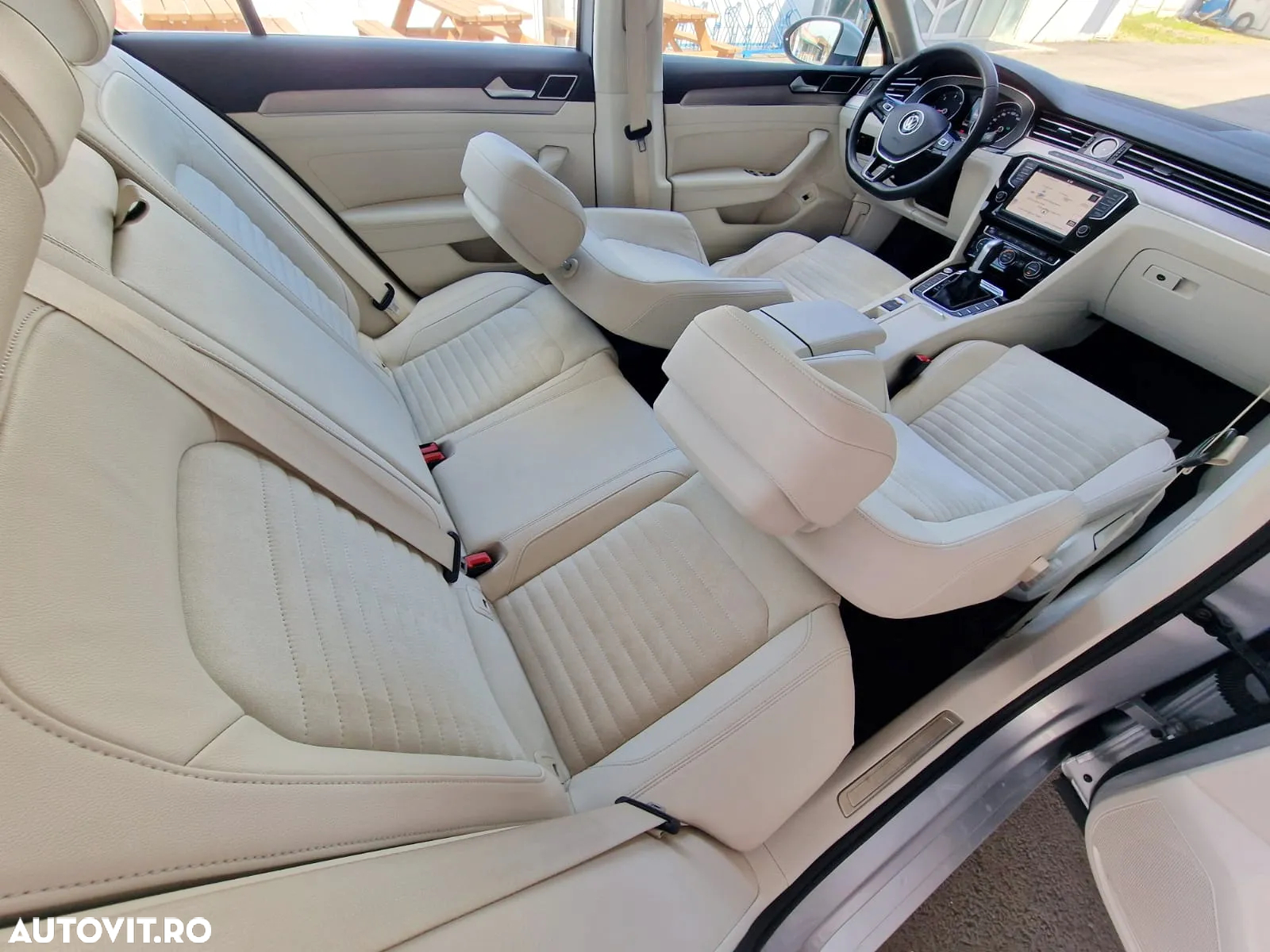 Volkswagen Passat Variant 2.0 TDI DSG 4Motion Highline - 12