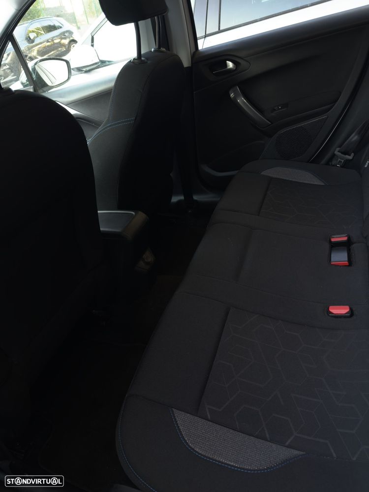 Peugeot 2008 1.2 PureTech Active - 18