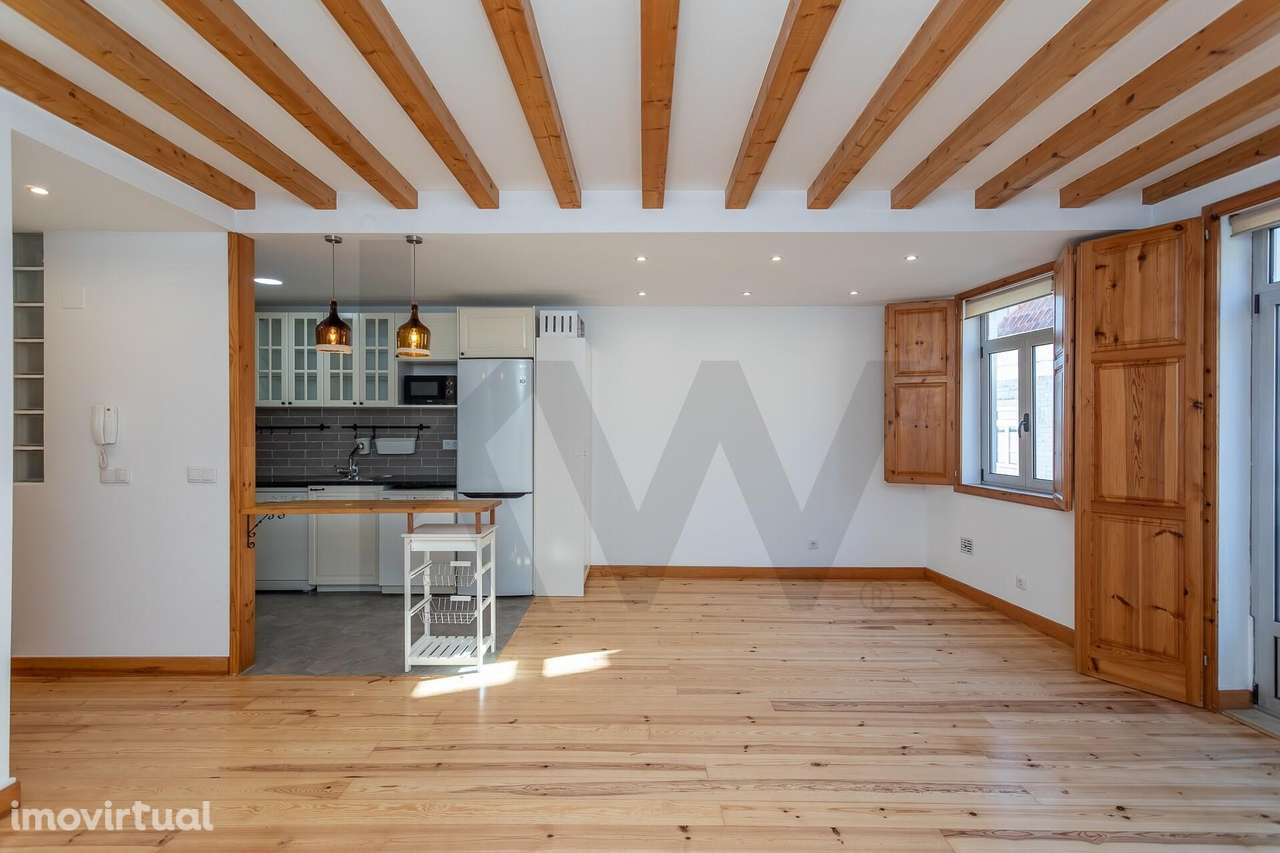 ARRENDAMENTO | T2 Duplex em edifício com fachada de época | Totalmente - Grande imagem: 5/37