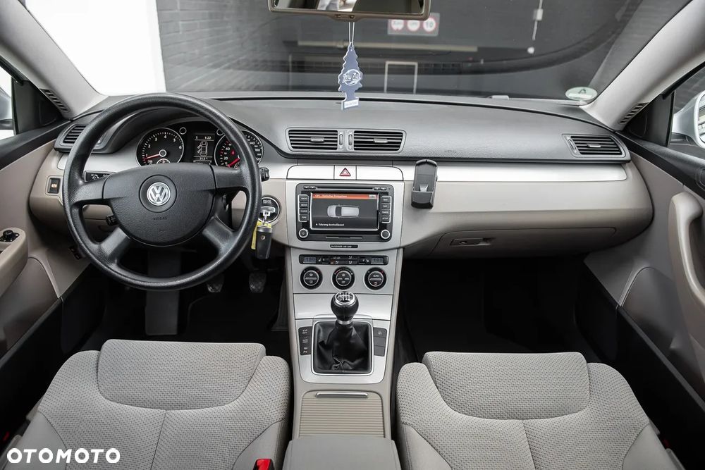 Volkswagen Passat - 27