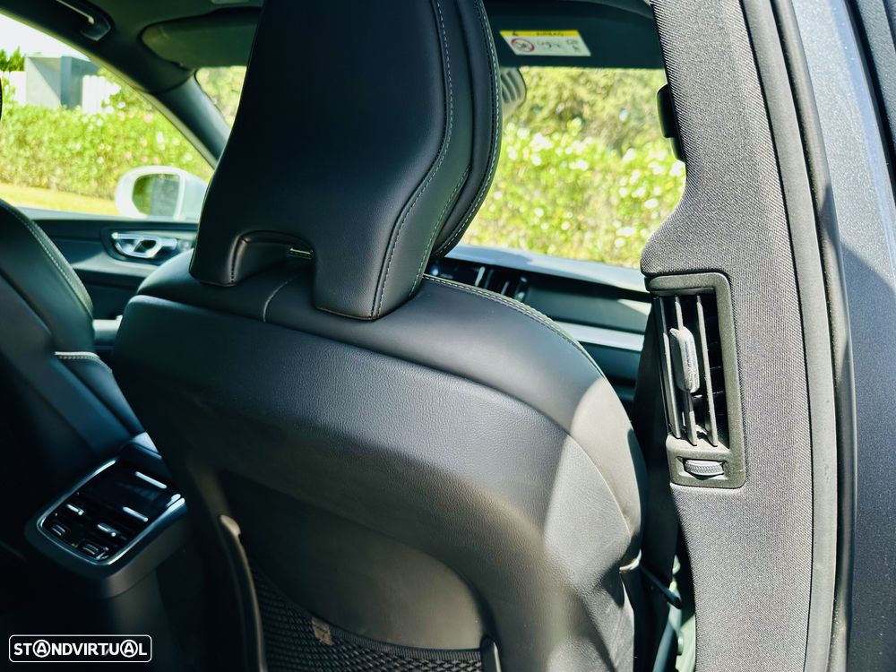 Volvo XC 60 2.0 D4 R-Design AWD - 32
