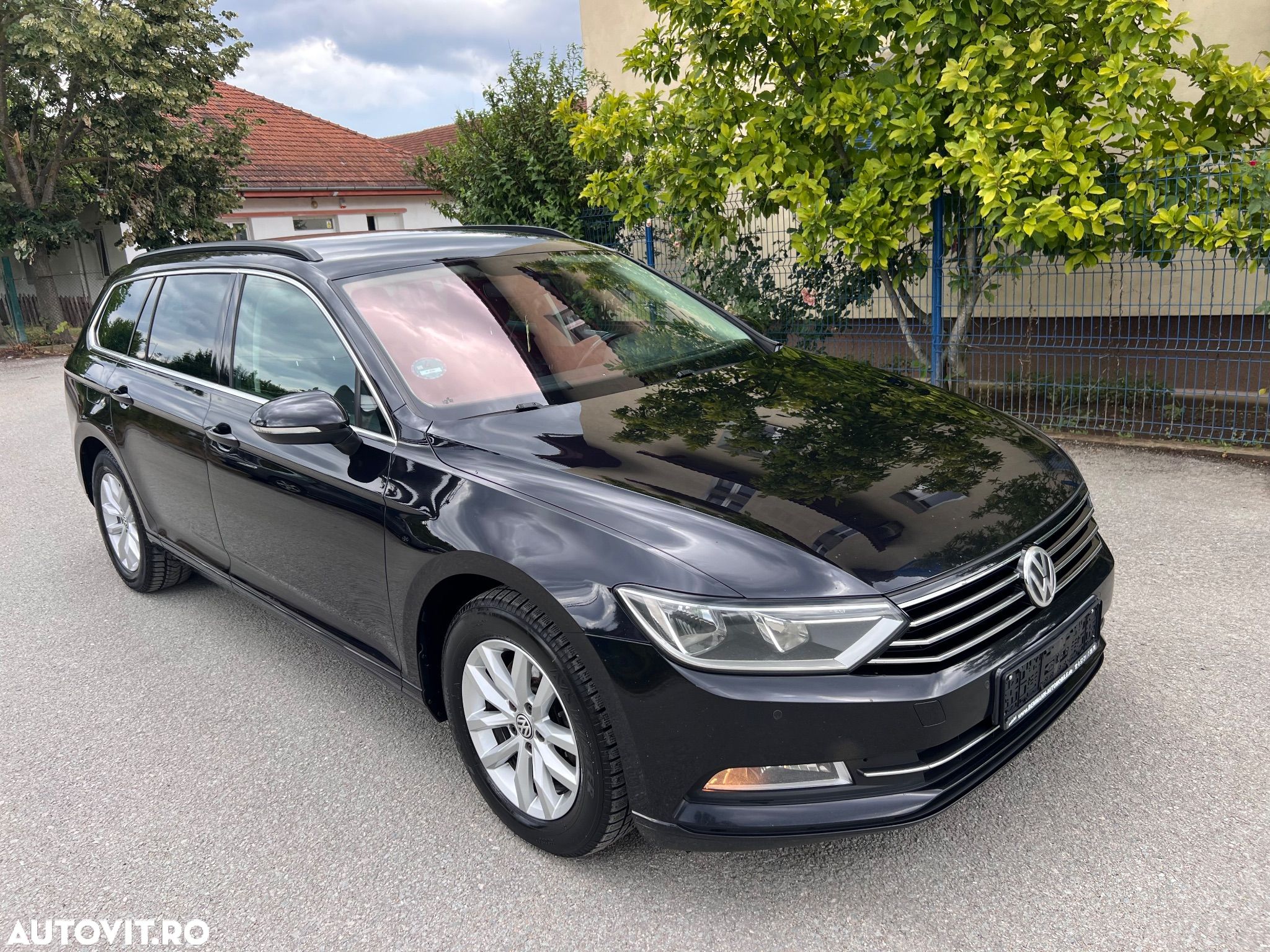 Volkswagen Passat Variant 2.0 TDI DSG (BlueMotion Technology) Trendline - 1