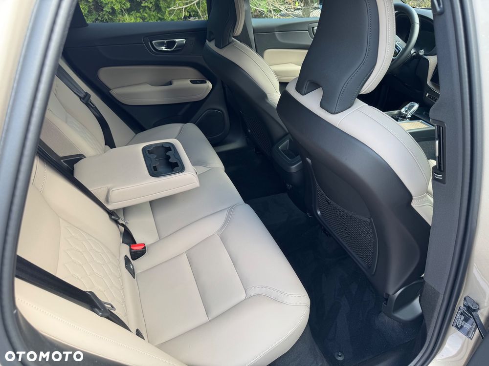 Volvo XC 60 B5 B AWD Plus Black Edition - 10