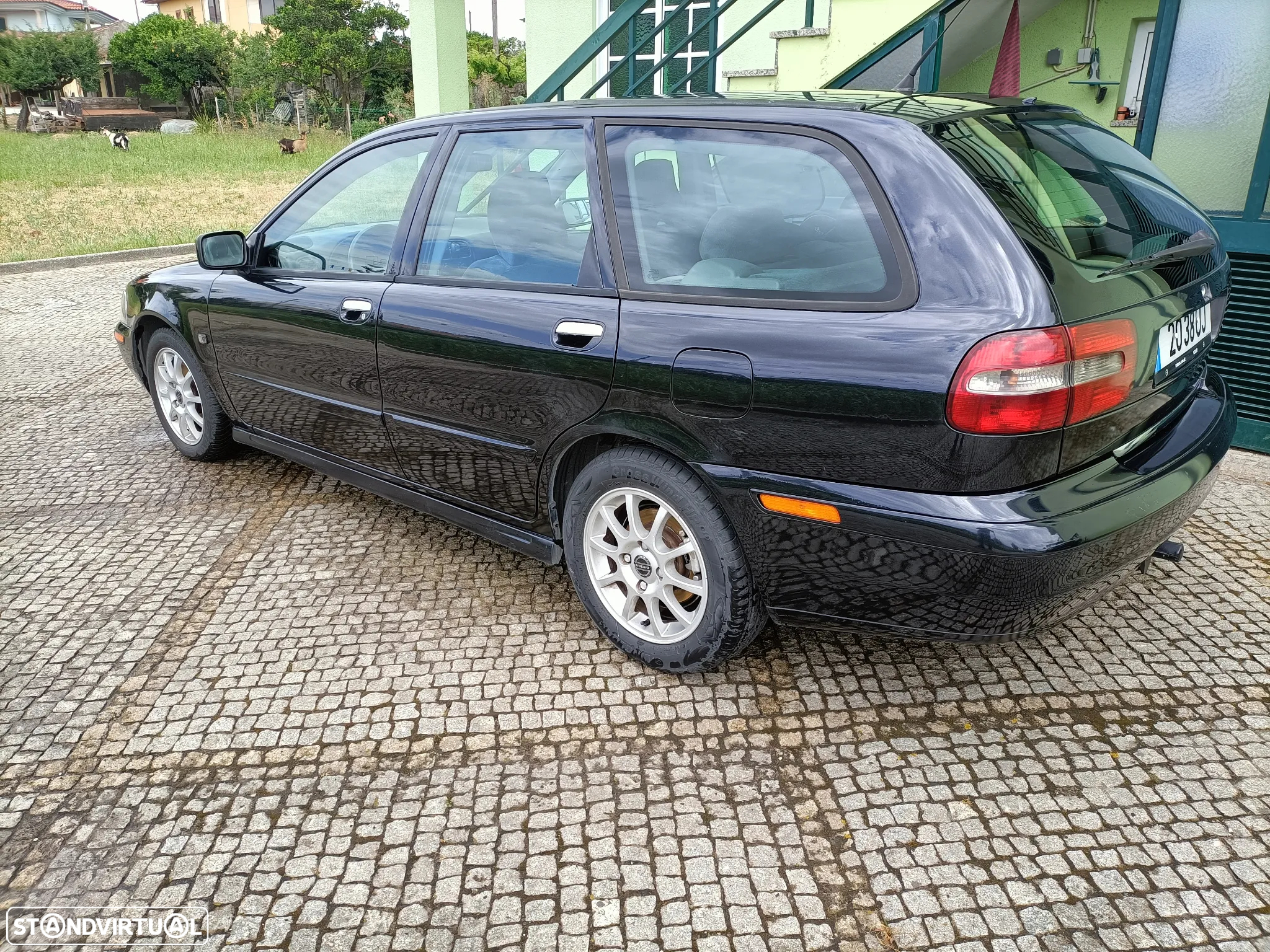 Volvo V40 Cross Country - 4
