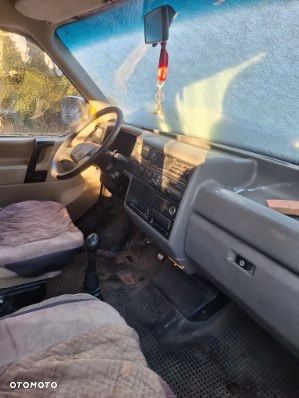 Volkswagen Transporter - 1