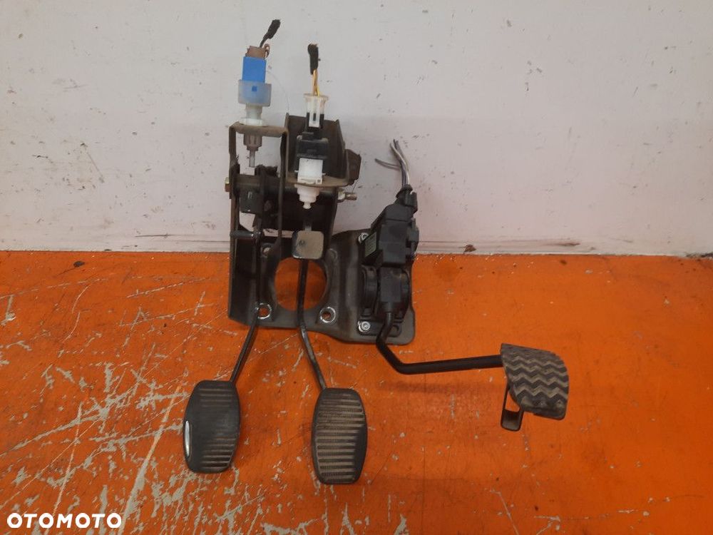 FIAT ALBEA 1.4MT 77KM 04-12 PEDAŁY 0281002379 - 1