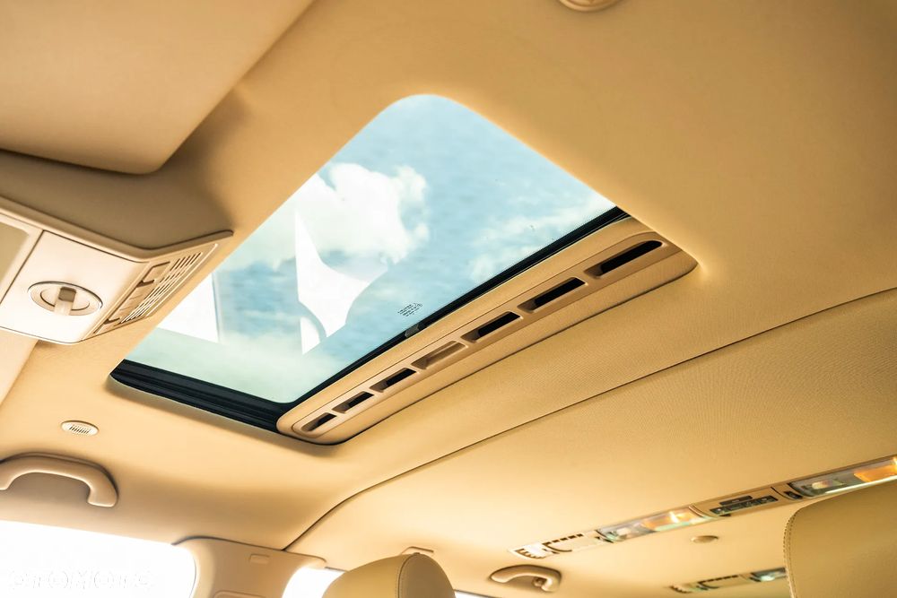 Volkswagen Multivan - 32