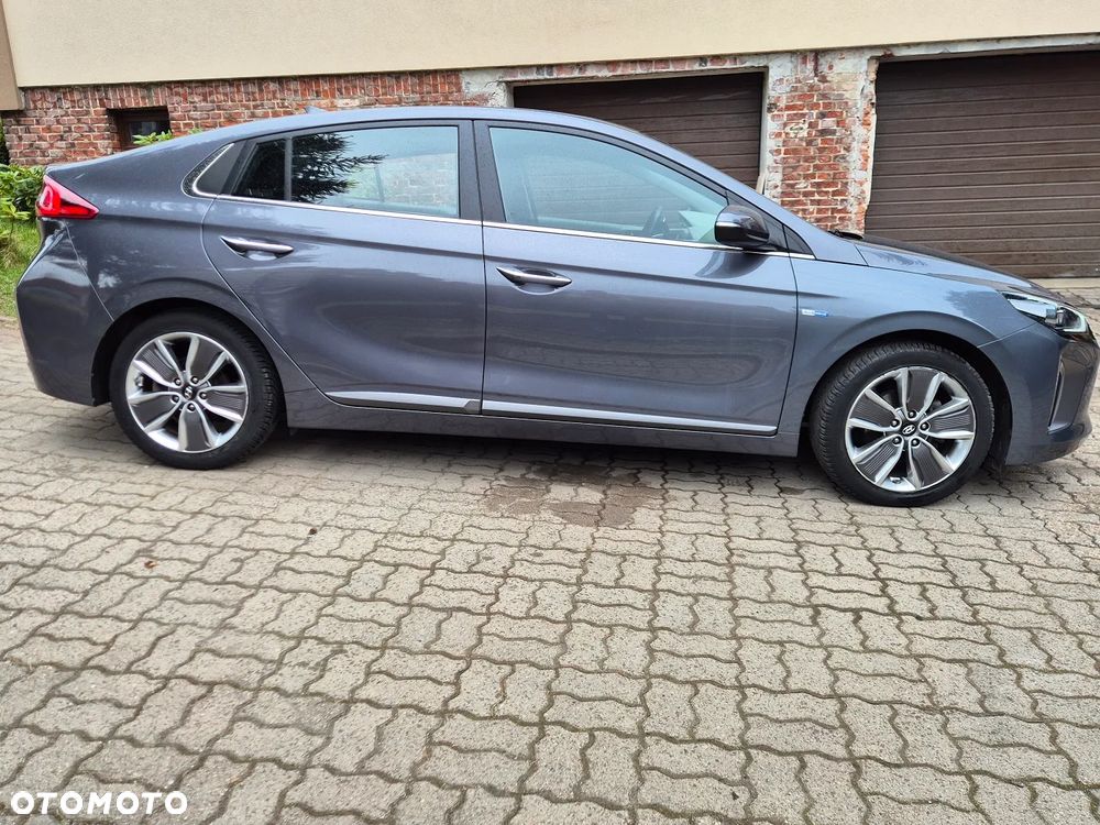 Hyundai IONIQ - 3