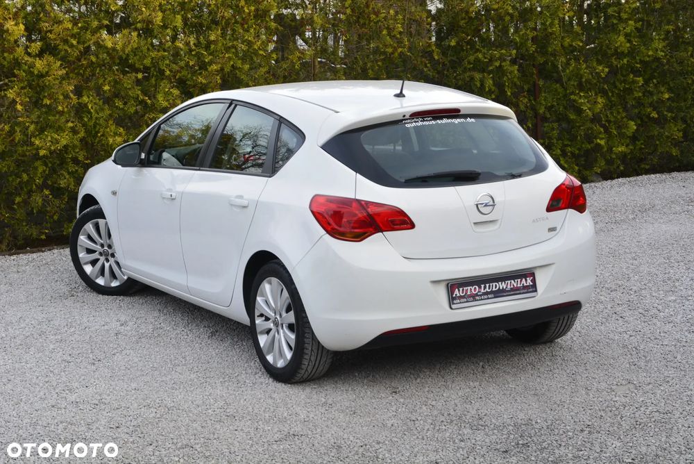 Opel Astra 1.6 Enjoy - 12