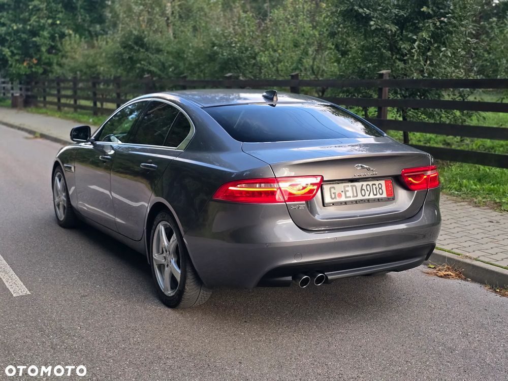 Jaguar XE 2.0 D Prestige - 21