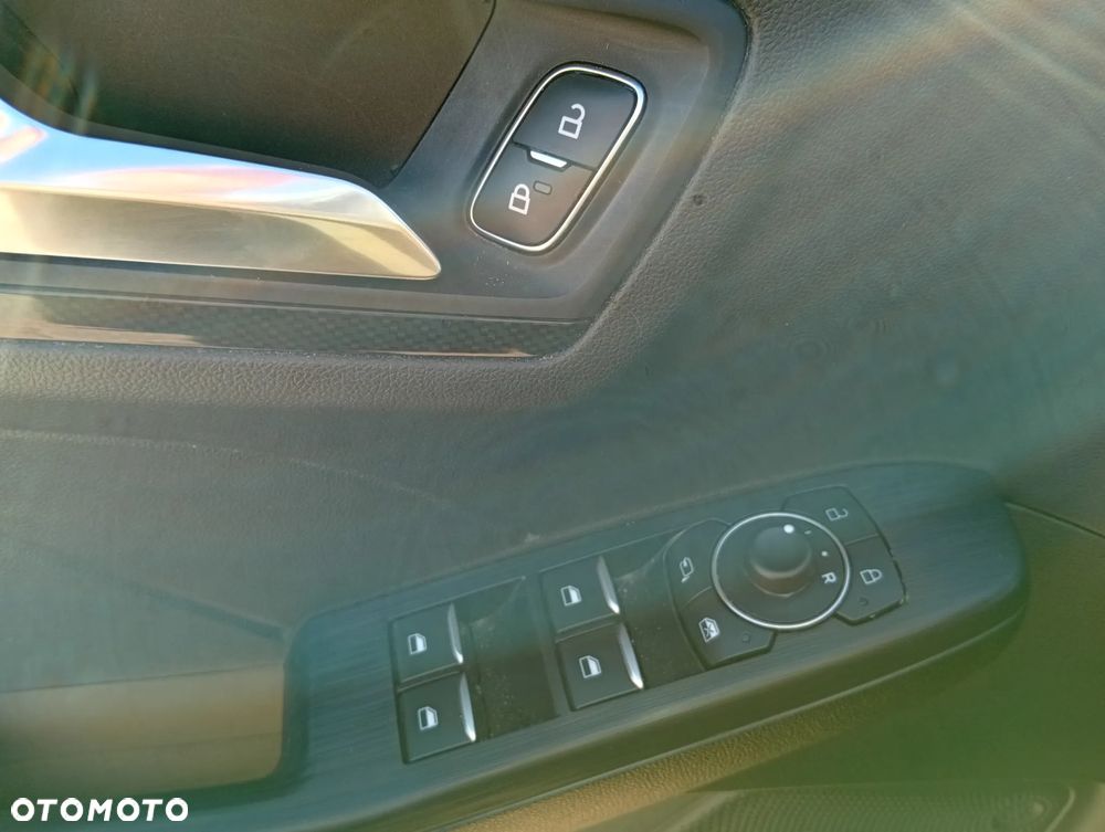 Ford Kuga - 12