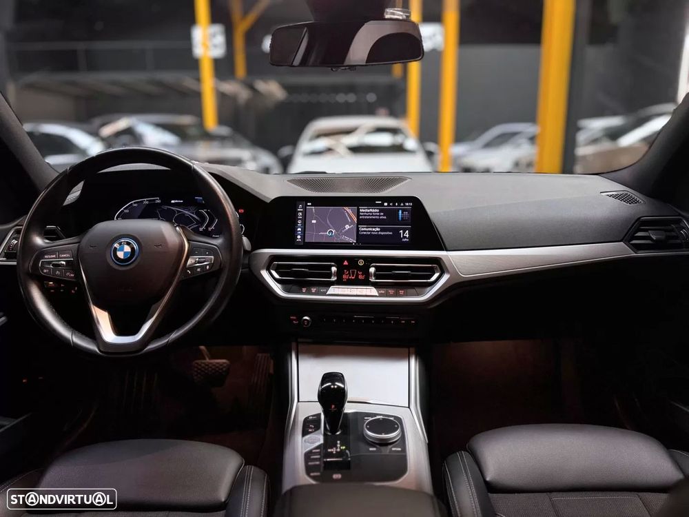 BMW 320 e Line Sport Auto — fotografia 9