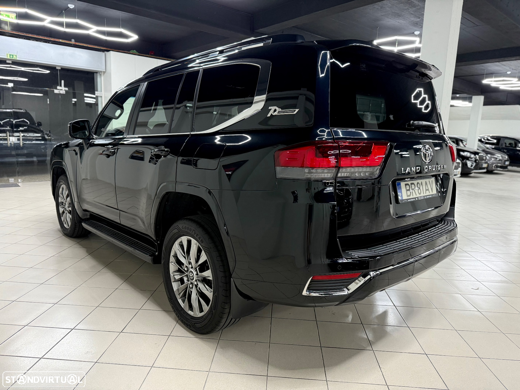 Toyota Land Cruiser - 13