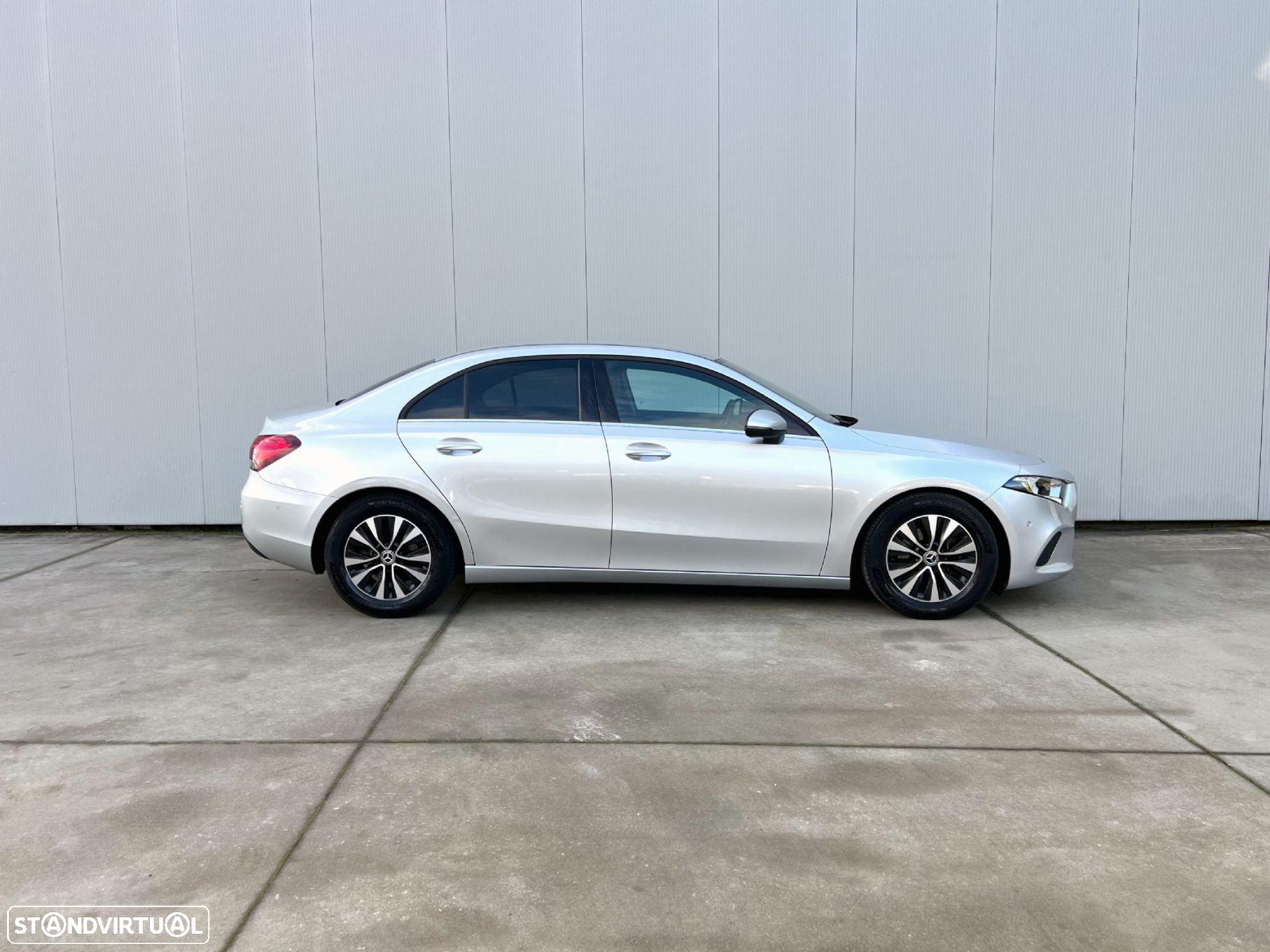 Mercedes-Benz A 180 Limousine d Business Solutions Aut. - 4