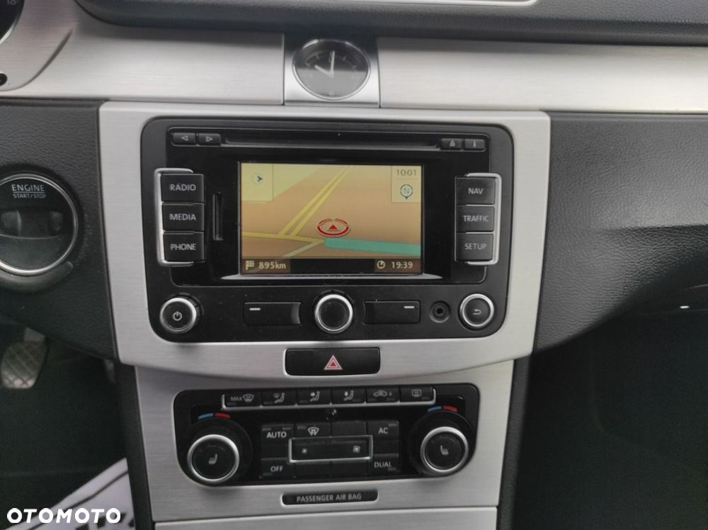 Volkswagen Passat - 11