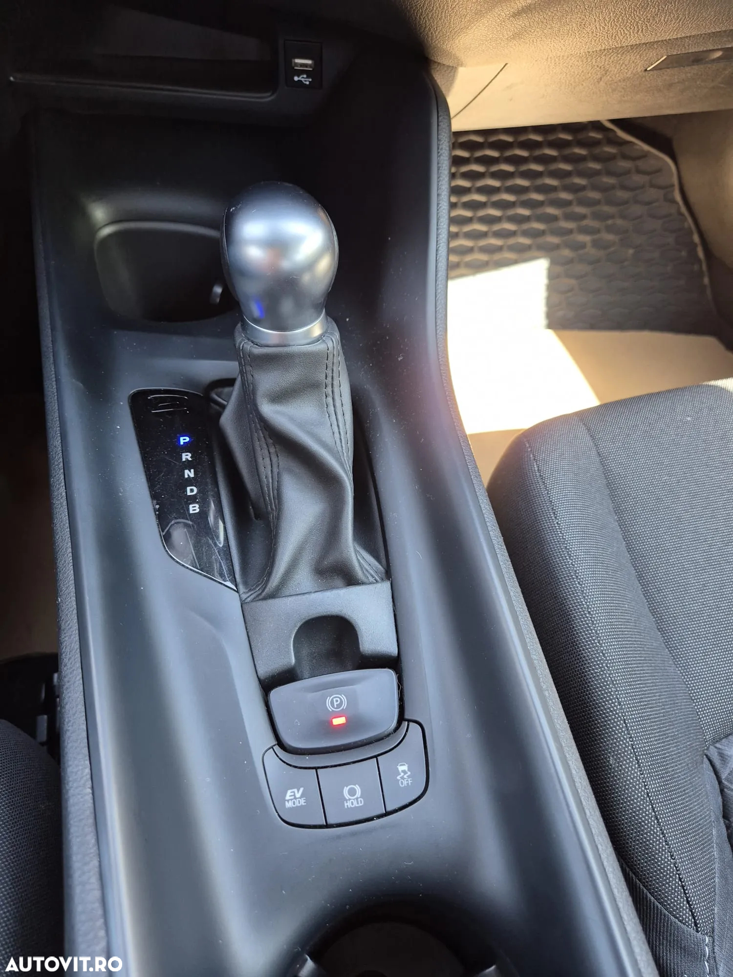 Toyota C-HR 1.8 Hybrid Business Edition - 26